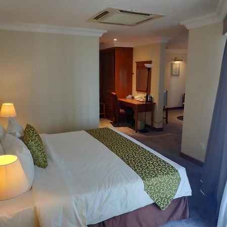 Ehsan Seaview Hotel Петалинг Джая Екстериор снимка