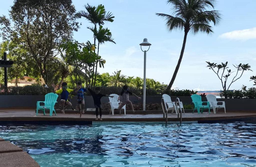 Ehsan Seaview Hotel Петалинг Джая Екстериор снимка