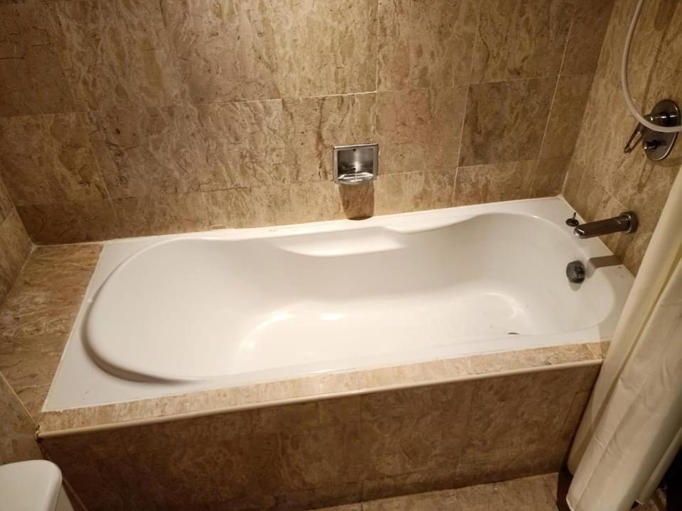 Ehsan Seaview Hotel Петалинг Джая Екстериор снимка