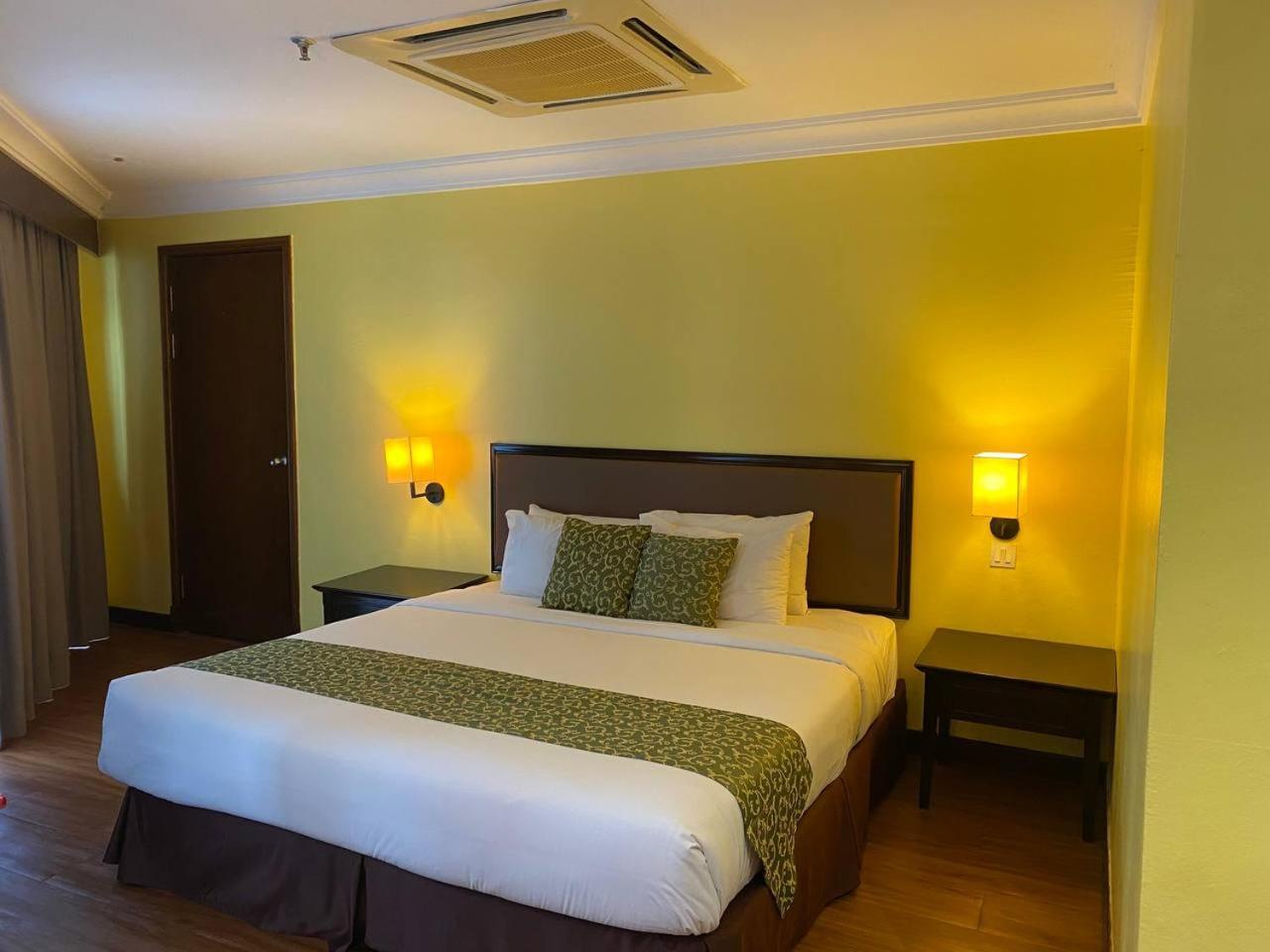 Ehsan Seaview Hotel Петалинг Джая Екстериор снимка